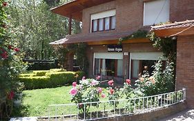 Chalet familiar adosado Rosas Rojas